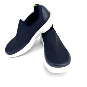 Oofos OOmg eeZee Low Shoe Size 8 White Black